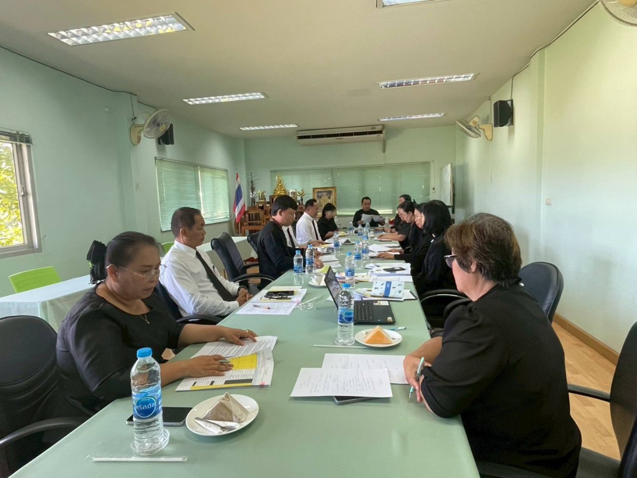 ประชุมคณะกรรมการกลั่นกรองคำของบประมาณรายจ่ายประจำปี พ.ศ. 2570 วันที่ 11 พฤศจิกายน 2568 เวลา 09.00 น. ณ ห้องประชุมชั้น 2 สำนักงานเทศบาลตำบลนาจารย์  นายสมนึก คำรัศมี นายกเทศมนตรีตำบลนาจารย์  ประธานการประชุมคณะกรรมการกลั่นกรองเพื่อพิจารณาความเหมาะสมของคำของบประมาณรายจ่ายประจำปีงบประมาณ พ.ศ. 2570 โดยมี ปลัดเทศบาล ผู้อำนวยการกองทุกกอง หัวหน้าสำนักปลัด ผู้อำนวยการสถานศึกษาโรงเรียนเทศบาลตำบลนาจารย์ และเจ้าหน้าที่ที่เกี่ยวข้อง เข้าร่วมประชุมอย่างพร้อมเพรียง  เทศบาลตำบลนาจารย์จะได้เสนอคำของบประมาณรายจ่ายต่อสำนักงบประมาณ  จำนวนทั้งสิ้น 76,292,300 บาท เพื่อใช้ในการพัฒนาและยกระดับคุณภาพชีวิตของประชาชนในพื้นที่อย่างต่อเนื่อง