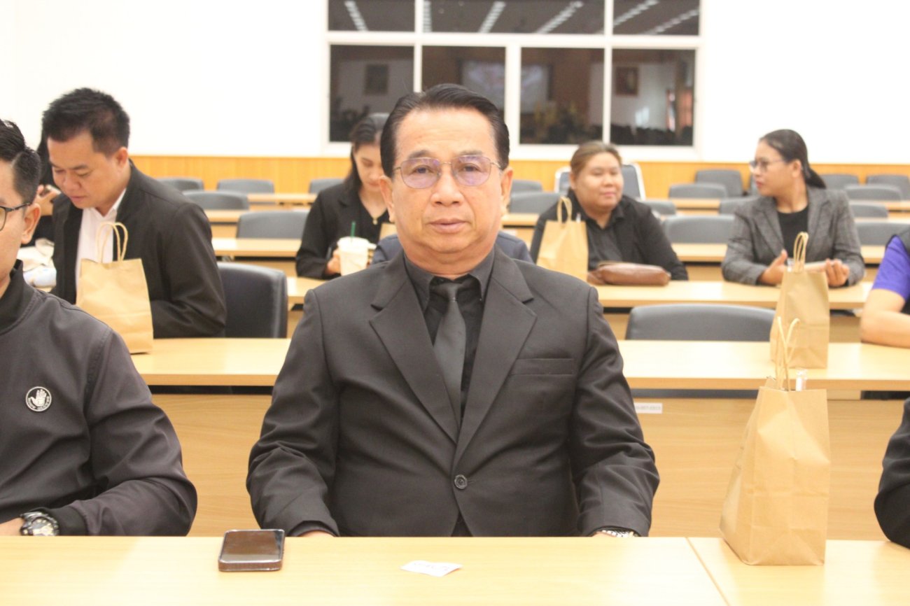 วันต่อต้านคอร์รัปชันสากล ปี 2568 “HERO OF THE TRUTH ร่วมหยุดคอร์รัปชั่น”   9 ธันวาคม 2568  ห้องประชุมโสมพะมิตร ชั้น 4 ศาลากลางจังหวัดกาฬสินธุ์ นายสมนึก คำรัศมี นายกเทศมนตรีตำบลนาจารย์ เข้าร่วมงานวันต่อต้านคอร์รัปชั่นสากล (ประเทศไทย) จังหวัดกาฬสินธุ์ ประจำปี 2568 ภายใต้แนวคิด “HERO OF THE TRUTH ร่วมหยุดคอร์รัปชั่น”  งานนี้ได้รับเกียรติจาก  นายสุวรรธณ์ เข็มธนเพ็ชร ผู้ว่าราชการจังหวัดกาฬสินธุ์ เป็นประธานในพิธี พร้อมนำประกาศเจตนารมณ์ในการต่อต้านการทุจริต และร่วมแสดงสัญลักษณ์ต่อต้านคอร์รัปชันร่วมกับผู้เข้าร่วมจากหลายภาคส่วน  บรรยากาศเต็มไปด้วยความมุ่งมั่นของทุกฝ่ายในการสร้างสังคมโปร่งใสและปลอดการทุจริต เพื่ออนาคตที่ดีของจังหวัดกาฬสินธุ์และประเทศไทย