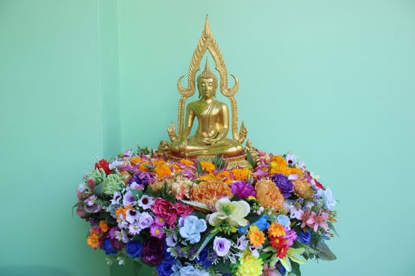 ประเพณีวันสงกรานต์ ประจำปี 2569  วันที่ 13 เมษายน 2569  ณ สำนักงานเทศบาลตำบลนาจารย์  เวลา 09.00 น.  นายสมนึก คำรัศมี นายกเทศมนตรีตำบลนาจารย์ พร้อมด้วยคณะผู้บริหาร ประธานสภา สมาชิกสภา ปลัดเทศบาล รองปลัดเทศบาล ข้าราชการและพนักงานเทศบาลตำบลนาจารย์ ได้ร่วมกันประกอบพิธี สรงน้ำพระพุทธรูป เพื่อความเป็นสิริมงคลแก่ตนเอง จากนั้นได้ร่วมพิธีอันอบอุ่น  รดน้ำขอพรนายกเทศมนตรีตำบลนาจารย์ แสดงออกถึงความเคารพ  และขอพรเพื่อความเป็นสิริมงคลในวันขึ้นปีใหม่ไทย บรรยากาศเต็มไปด้วยรอยยิ้ม ความอบอุ่น และความสามัคคี