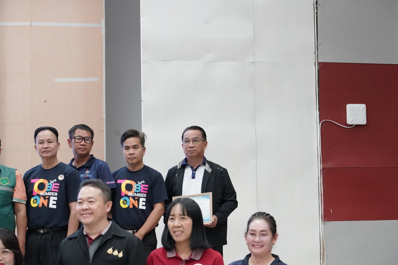 เทศบาลตำบลนาจารย์ ขอแสดงความยินดีและร่วมภาคภูมิใจ กับความสำเร็จของ คณะกรรมการพัฒนาคุณภาพชีวิต ตำบลนาจารย์ ที่ได้รับรางวัล “ตำบลขับเคลื่อนระบบสุขภาพ ระดับพื้นที่ สร้างกลไกการดำเนินงาน ลดปัจจัยเสี่ยง ลดโรค NCDs ประจำปี 2569” จากสำนักงานสาธารณสุขอำเภอเมืองกาฬสินธุ์  วันที่ 27 สิงหาคม 2569  นายสมนึก คำรัศมี นายกเทศมนตรีตำบลนาจารย์ เข้ารับเกียรติบัตรตำบลขับเคลื่อนระบบสุขภาพ ระดับพื้นที่ สร้างกลไกการดำเนินงาน ลดปัจจัยเสี่ยง ลดโรค NCDs ประจำปี 2569 ในงาน “มหกรรมรวมพลสมาชิก TO BE NUMBER ONE และการประชุมแลกเปลี่ยนเรียนรู้ผลการดำเนินงานด้วยเครือข่าย พชอ./พชต. อำเภอเมืองกาฬสินธุ์ ปี 2569”  ณ หอประชุม 100 ปี สาธารณสุขจังหวัดกาฬสินธุ์ อำเภอเมืองกาฬสินธุ์ จังหวัดกาฬสินธุ์
