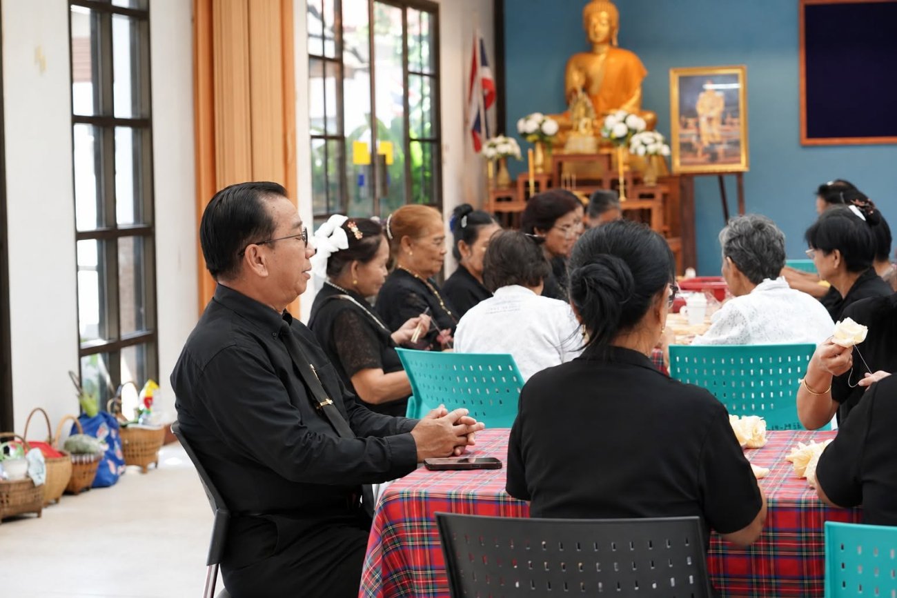 เทศบาลตำบลนาจารย์ ร่วมแรง ร่วมใจ ประดิษฐ์ดอกไม้จันทน์ ด้วยความจงรักภักดีและสำนึกในพระมหากรุณาธิคุณ  วันที่ 5-6 ตุลาคม 2569  ณ อาคารประชุม 1 เทศบาลตำบลนาจารย์ อำเภอเมืองกาฬสินธุ์ จังหวัดกาฬสินธุ์ เทศบาลตำบลนาจารย์ ร่วมใจประดิษฐ์ดอกไม้จันทน์ เพื่อเตรียมความพร้อมสำหรับประชาชนผู้เข้าร่วมพิธีถวายดอกไม้จันทน์ สำหรับงานพระราชพิธีถวายพระเพลิงพระบรมศพสมเด็จพระนางเจ้าสิริกิติ์ พระบรมราชินีนาถ พระบรมราชชนนีพันปีหลวง