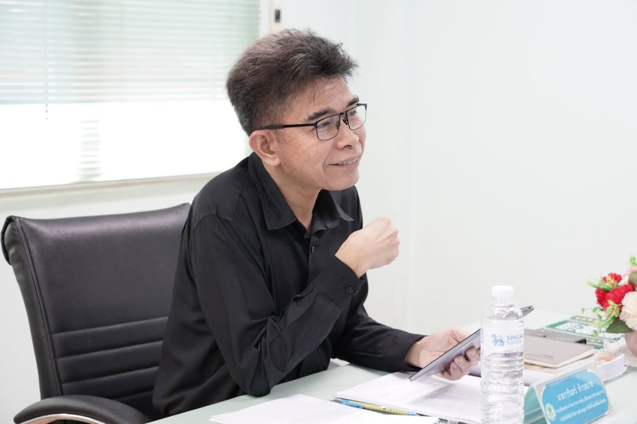 วันที่ 16 ตุลาคม 2569 เวลา 09.00 น.  เทศบาลตำบลนาจารย์ จัดประชุมคณะกรรมการสนับสนุนการจัดทำแผนพัฒนาท้องถิ่น ณ ห้องประชุม ชั้น 2 สำนักงานเทศบาลตำบลนาจารย์  เพื่อร่วมกันพิจารณาและจัดทำร่างแผนการดำเนินงาน ประจำปีงบประมาณ พ.ศ. 2570  การประชุมครั้งนี้มีวัตถุประสงค์เพื่อรวบรวมโครงการและกิจกรรมที่จะดำเนินการในปีงบประมาณ พ.ศ. 2570 ให้มีความชัดเจน เป็นระบบ และสอดคล้องกับงบประมาณที่ได้รับการจัดสรร  พร้อมทั้งกำหนดแนวทางและระยะเวลาในการดำเนินงาน  เพื่อให้หน่วยงานที่เกี่ยวข้องสามารถใช้เป็นกรอบในการปฏิบัติงาน และเป็นเครื่องมือในการติดตามและประเมินผลการดำเนินงานได้อย่างมีประสิทธิภาพ  ทั้งนี้ การจัดทำแผนการดำเนินงานถือเป็นกลไกสำคัญในการขับเคลื่อนการพัฒนาท้องถิ่นให้เป็นไปอย่างมีประสิทธิภาพ โปร่งใส และตรวจสอบได้  มุ่งเน้นการบริหารจัดการงบประมาณให้เกิดประโยชน์สูงสุด  และตอบสนองต่อความต้องการของประชาชนในพื้นที่อย่างแท้จริง